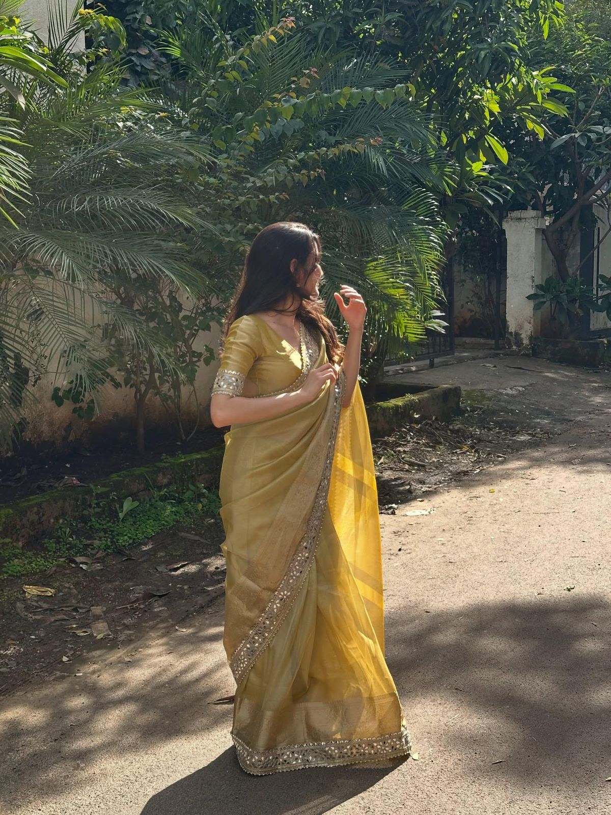 New Trending Designer Original Mirror Work Lace Border Soft Organza Saree