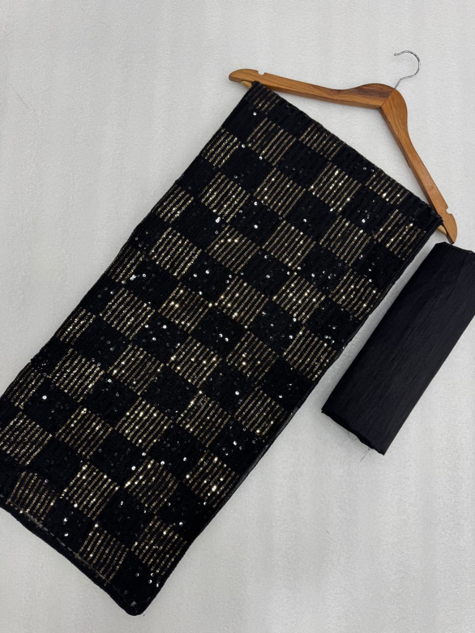 BLACK LOVERS – Premium Designer Saree